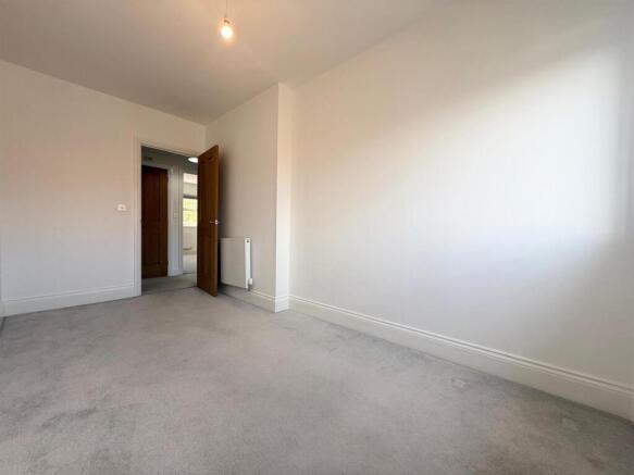 3 bed Detached to rent Image 8