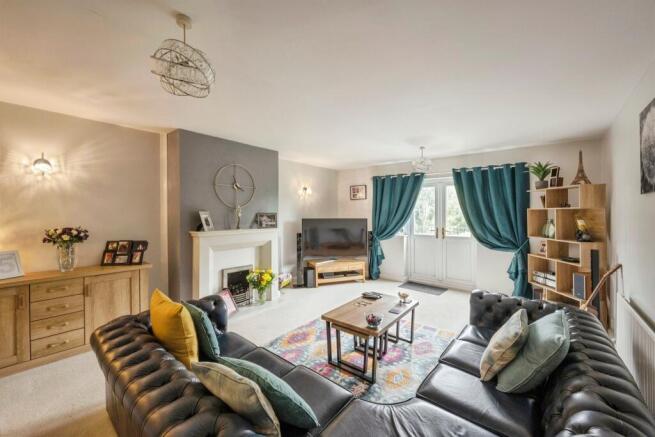 4 bed Detached for sale Image 5
