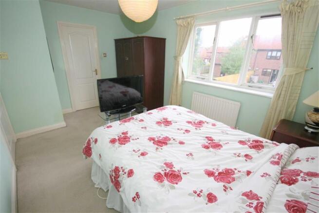 REAR DOUBLE BEDROOM 