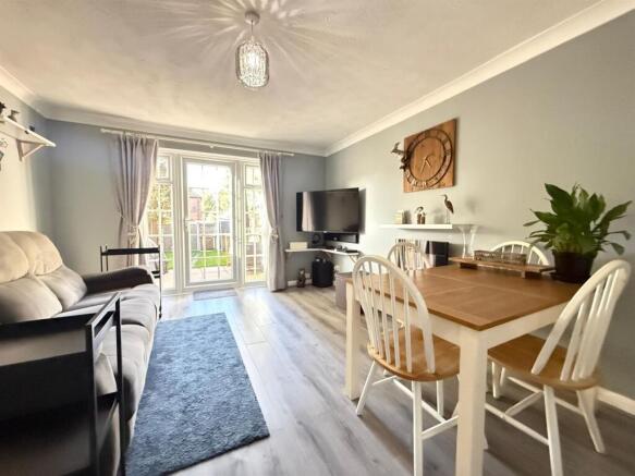 LOUNGE/DINING ROOM