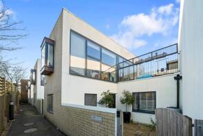 4, Hillside Mews, Walnut Tree Close, Guildford GU1 4UB