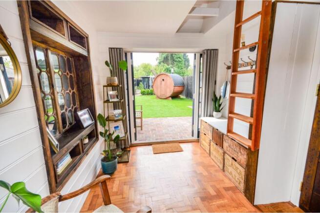 Lounge/Dining Room