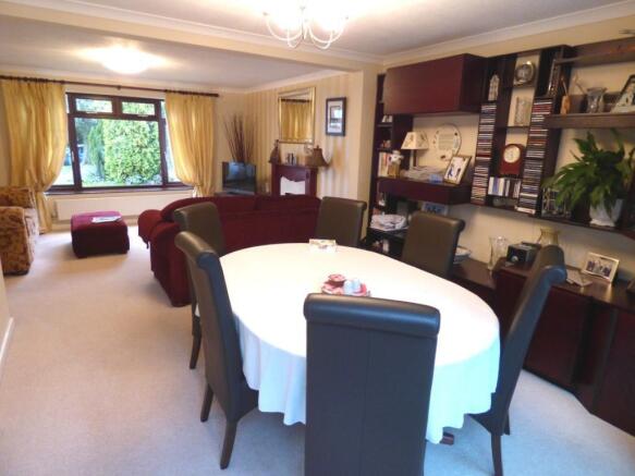 LOUNGE THRU DINING