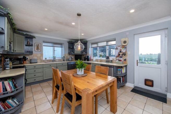 Dining kitchen