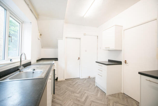 3 bed Semi-Detached to rent Image 5