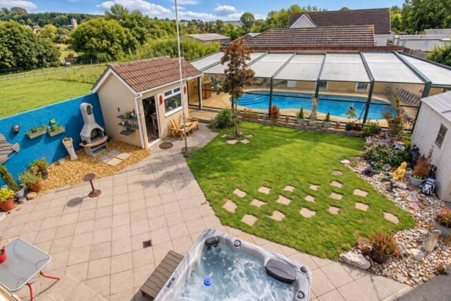 **Sand Bay**Perfect for Dual Occupancy**Swimming Pool Complex**2 Minutes to Beach** photo 4