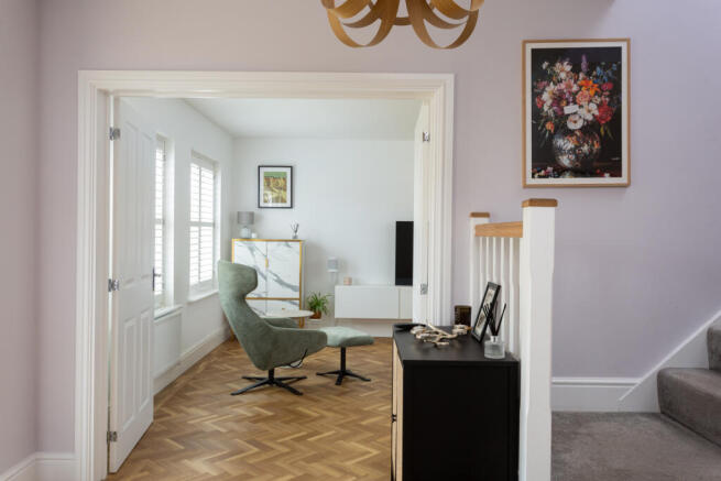 5 bed Detached for sale Image 4