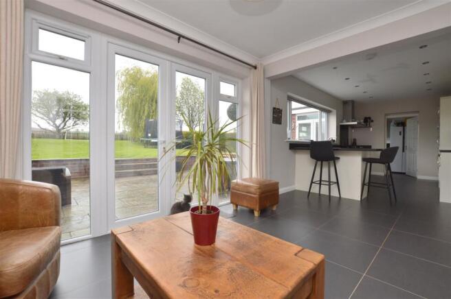 Living Kitchen/Dining Room