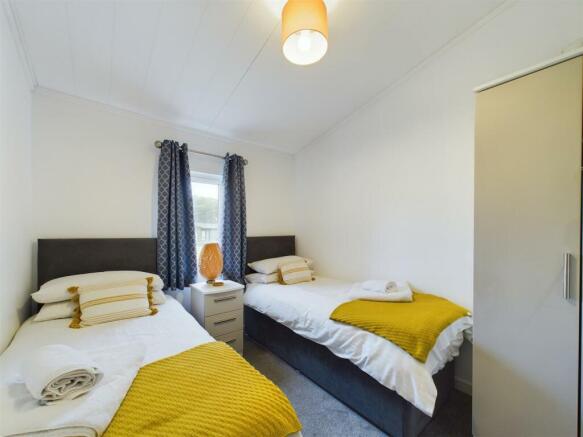 2 bed Park Home for sale Image 8