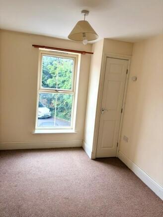 2 bed House to rent Image 12