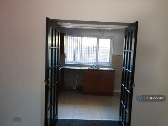 2 bed Terraced to rent Image 8