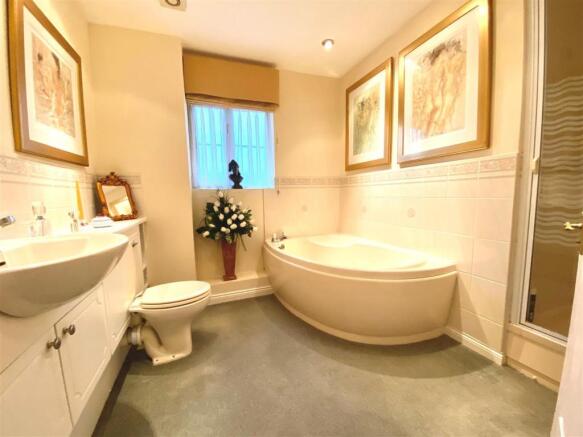 Bathroom.jpg