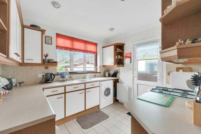 FITTED KITCHEN