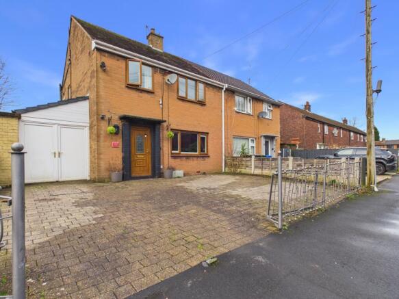 CAM03729G0-PR0242-STILL031