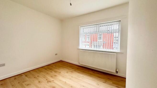 2 bed Terraced to rent Image 6