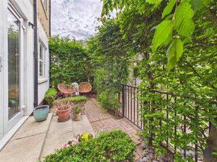 Portsmouth Road, Long Ditton, Surbiton, Surrey, KT6
