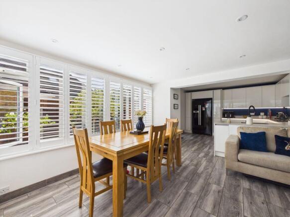 Dining & Seating Area