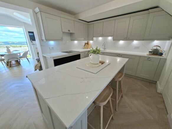 KITCHEN/BREAKFAST ROOM