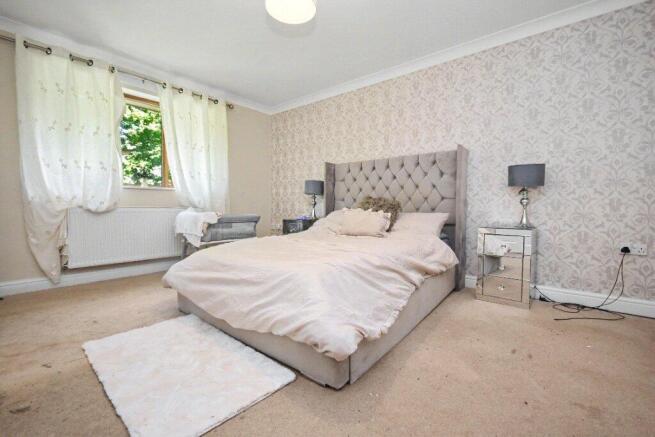 5 bed House for sale Image 6