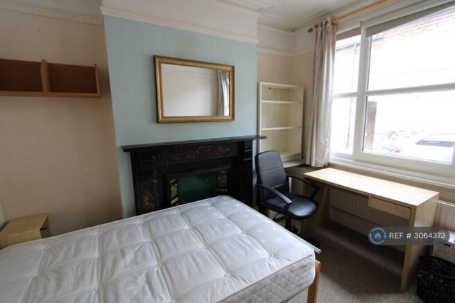 Lounge/Bedroom 1