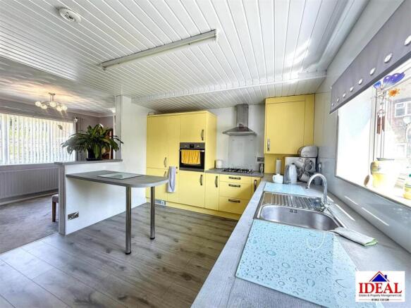 3 bed Semi-Detached for sale Image 7