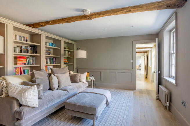 6 bed Town House for sale Image 6