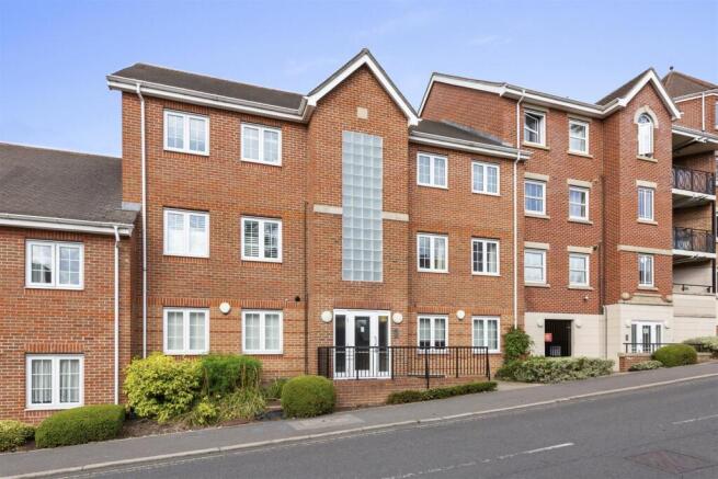 8 Tom Evans Court, Hamilton Rd, HP13 5FE-10.jpg