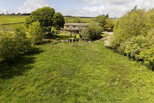 5 bed Detached for sale Image 4