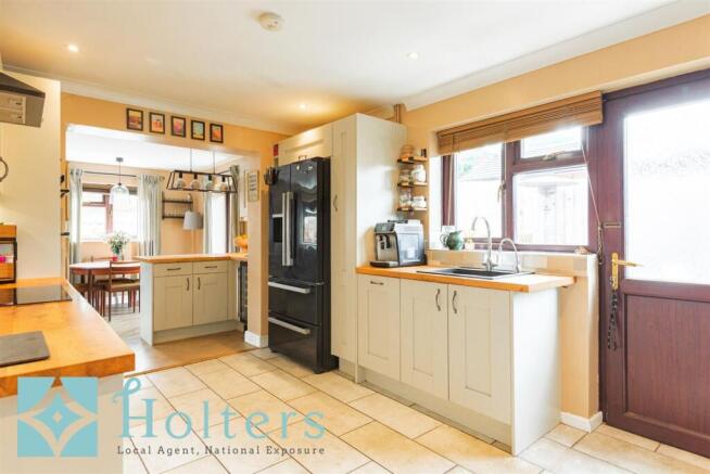 Kitchen 1.jpg