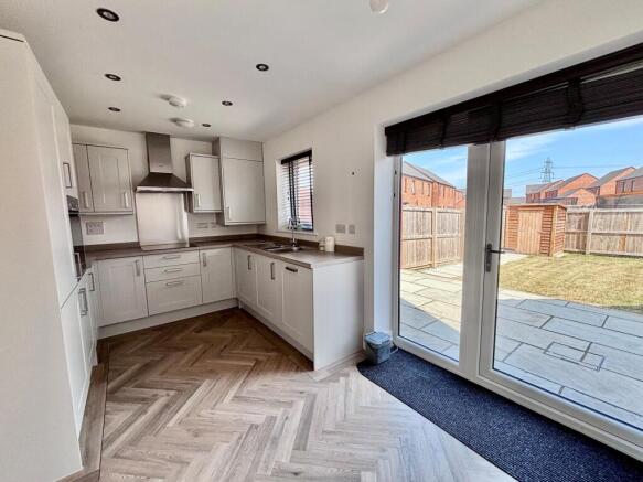 2 bed House to rent Image 4