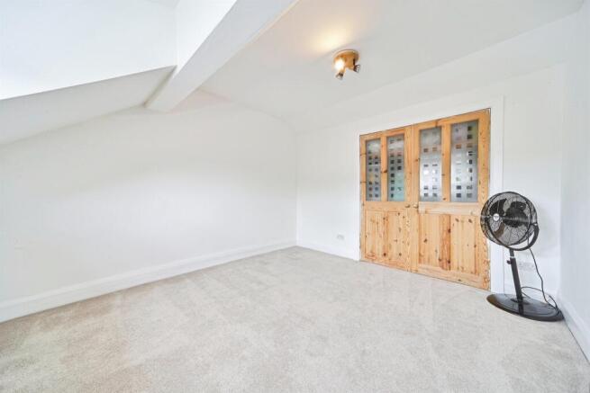 4 bed Semi-Detached for sale Image 11