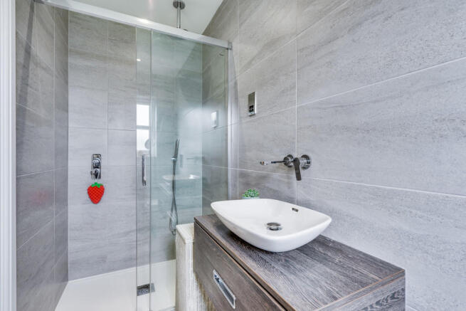 Ensuite to bedroo...