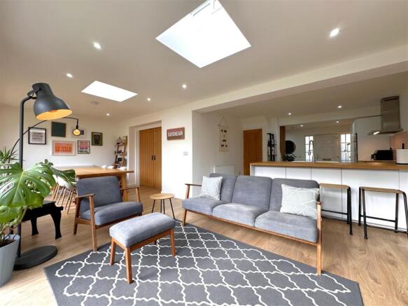 OPEN-PLAN Living Space 671