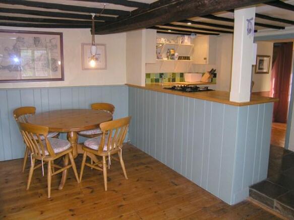 Breakfast room to kitchen