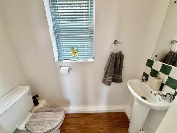 4 bed Detached for sale Image 10
