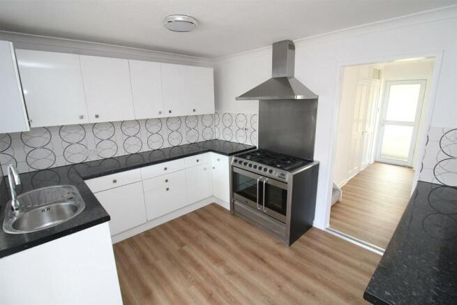 Kitchen2.JPG