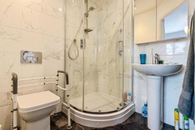 2 bed Flat for sale Image 12