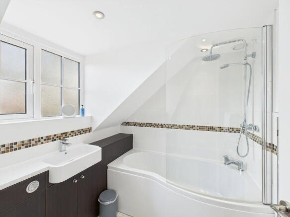 4 bed Cottage for sale Image 9