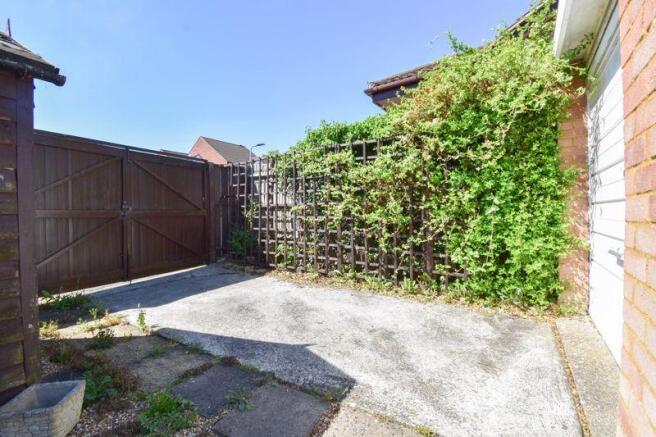 Driveway/Garage