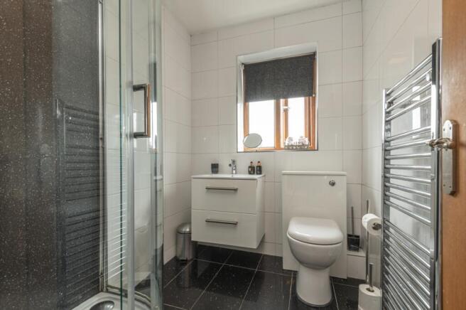 5 bed Detached for sale Image 11