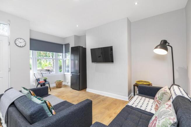 5 bed House to rent Image 5