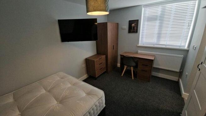Well-appointed double bedroom with a comfortabl...