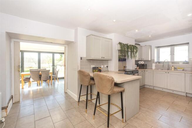 Bull Bay, Amlwch, Isle of Anglesey, LL68 photo 4