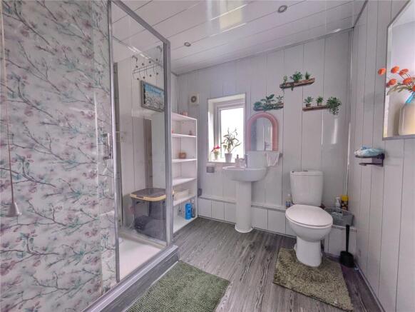2 bed Semi-Detached to rent Image 4