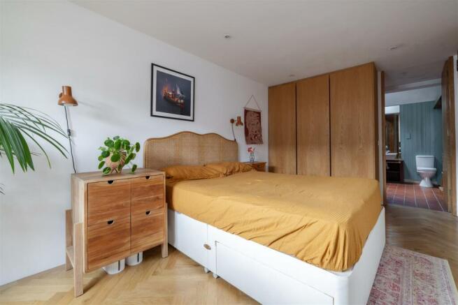 Huxley Road E10