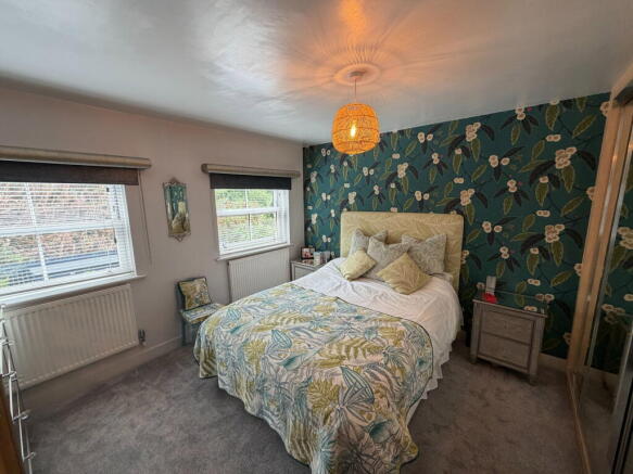 5 bed Detached for sale Image 10