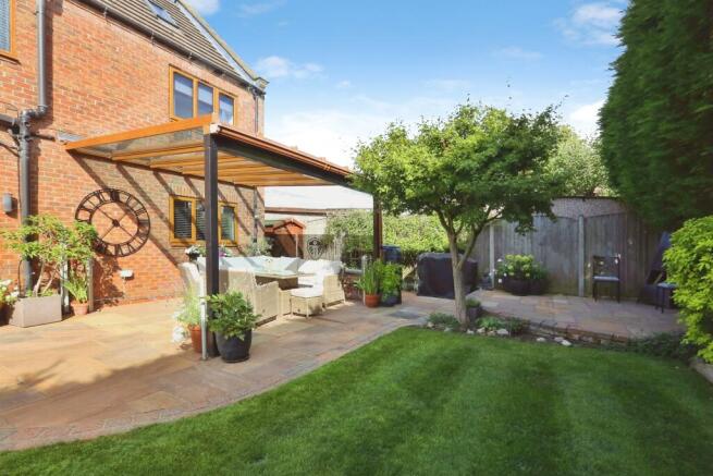6 bed Detached for sale Image 4