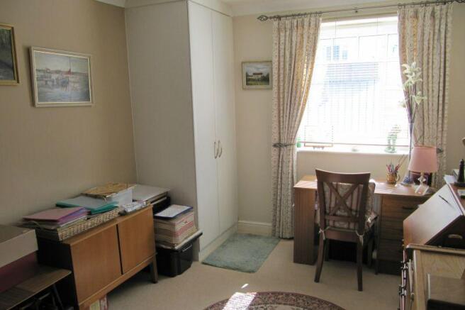 Bedroom 2/Study