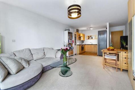 352 Queenstown Road, London, SW11