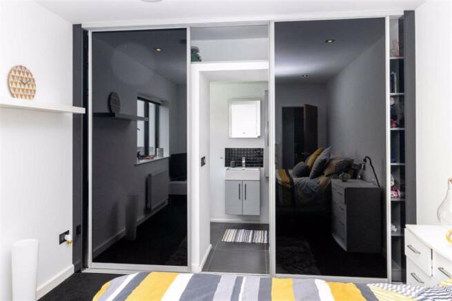 EN-SUITE SHOWER ROOM